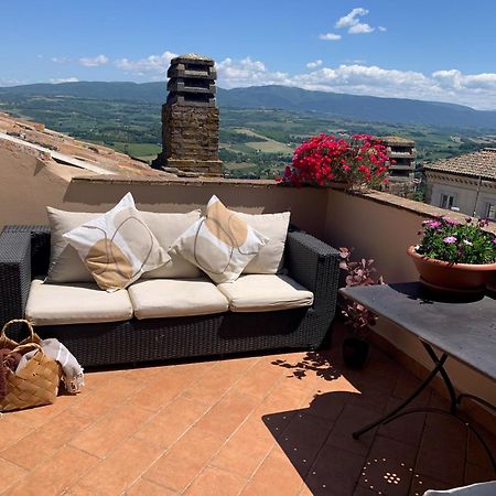 Appartamento La Terrazza Sul Verde, Vista Mozzafiato In Pieno Centro Todi Esterno foto
