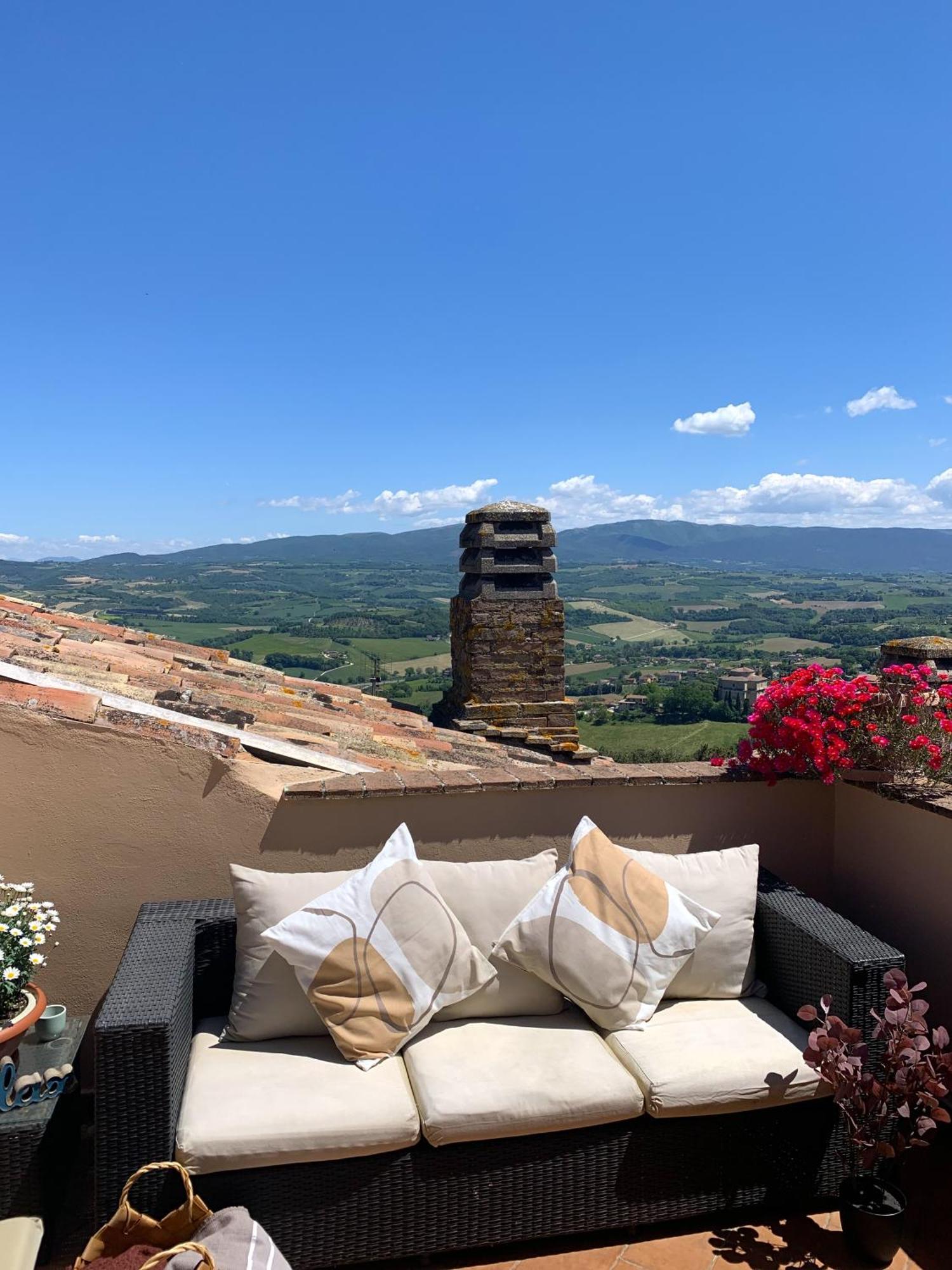 Appartamento La Terrazza Sul Verde, Vista Mozzafiato In Pieno Centro Todi Esterno foto