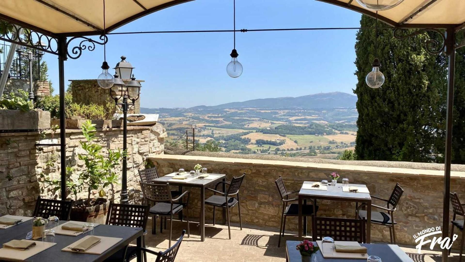 Appartamento La Terrazza Sul Verde, Vista Mozzafiato In Pieno Centro Todi Esterno foto